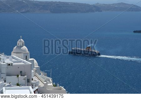 Santorini, Greece - May 10, 2021 : The Whitewashed Picturesque Church And Villas Of Fira Santorini A