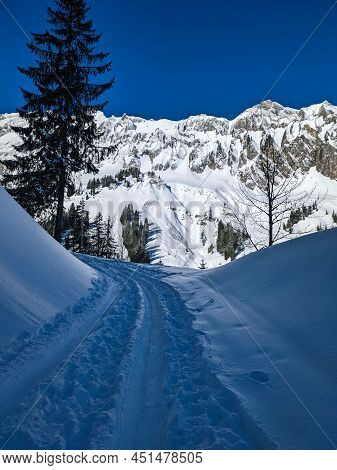 Ski Tour In Switzerland. Mountaineering With Ski On The Mountain Silberen In The Canton Of Glarus Ur