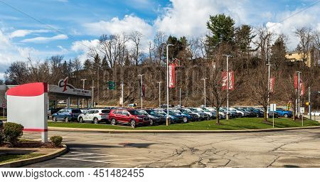 Monroeville, Pennsylvania, Usa March 20, 2022 New And Used Cars For Sale Together At A Dealership On