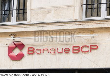 Bordeaux , Aquitaine  France - 03 12 2022 : Bcp Banque Bcp Sign Text Brand And Entrance Logo Front O