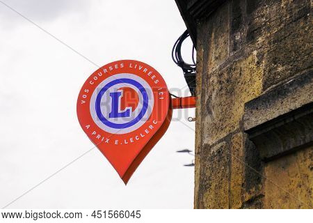Bordeaux , Aquitaine  France - 03 20 2022 : E.leclerc Relais Text Logo And Brand Round Sign On Wall 