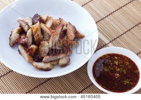 อาหารไทยหมูย่าง