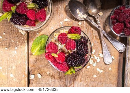 Overnight Oatmeal With Berries