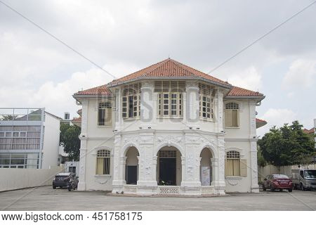 Singapore- Mar 26, 2020: Exterior Of Sing Hoe Hotel Located Along Mountbatten Road, Singapore. It Is