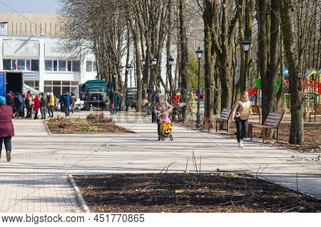 Ukraine, Volnovakha - March 25, 2022: The City Of Volnovakha After The Fighting. Destruction Of Civi