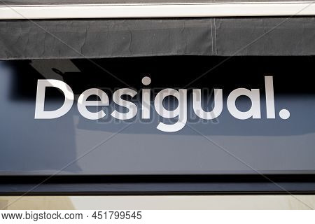 Bordeaux , Aquitaine  France - 03 27 2022 : Desigual Brand Logo And Text Sign On Wall Facade Shop On