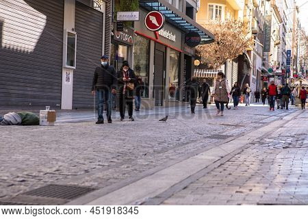 Athens, Greece. Murch  2022 - People Strolling In The Central Ermou Street For Shopping