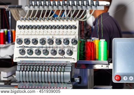 Modern Electronic Professional Embroidery Machine Using Preset Programs For Embroidery With Multi-co