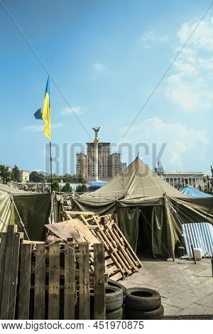 Kyiv, Ukraine - August 8, 2014: Euromaidan Revolutions Barricade In Front Of Hotel Ukrayina And Monu