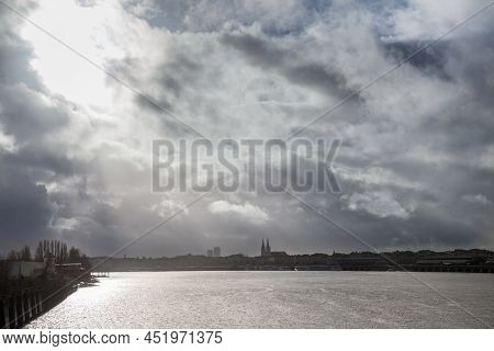 Selective Blur On A Sunset Of A Winter Panorama Of The Garonne River Seen From Garonne Quay (quais D