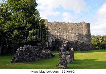 ใต้ภายนอกของปราสาท Dunstaffnage