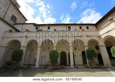 City park in the Italian province: parks, fountains & castles