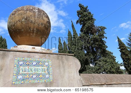 City park in the Italian province: parks, fountains & castles