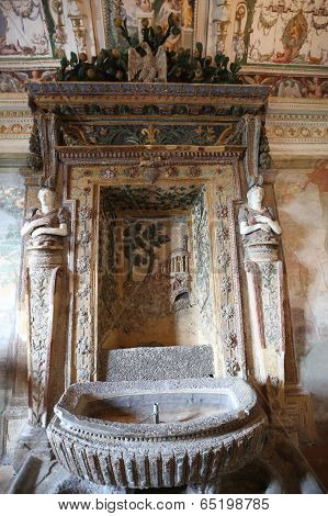 City park in the Italian province: parks, fountains & castles