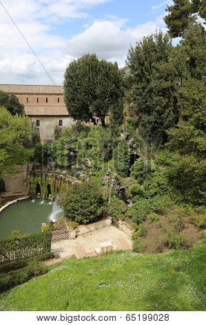 Tivoli-city in the Italian province of Lazio: parks, fountains & castles