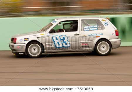 Motorsports Auto beschleunigt