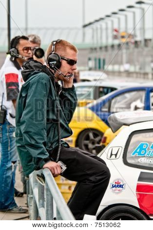 Race Car Techniker warten
