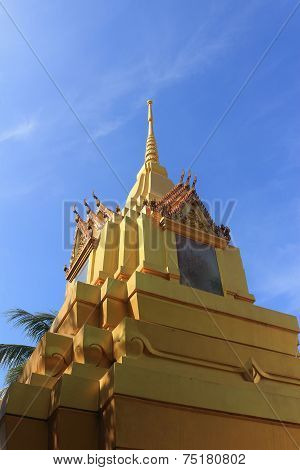 pagoda at Wat satue