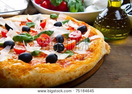 delicoius fresh pizza with tomatoes, olives and basil
