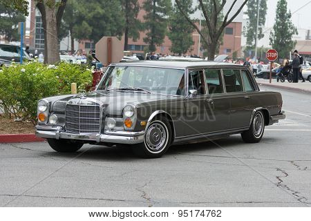 Mercedes-benz 600 Swb Limousine Car On Display