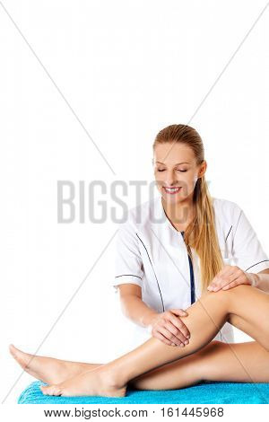 Woman having massage of body in the spa salon. Beauty treatment concept.