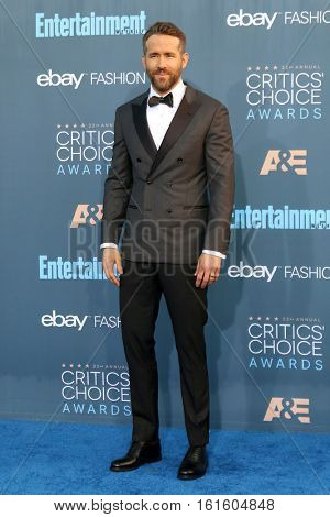 LOS ANGELES - DEC 11:  Ryan Reynolds at the 22nd Annual Critics' Choice Awards at Barker Hanger on December 11, 2016 in Santa Monica, CA