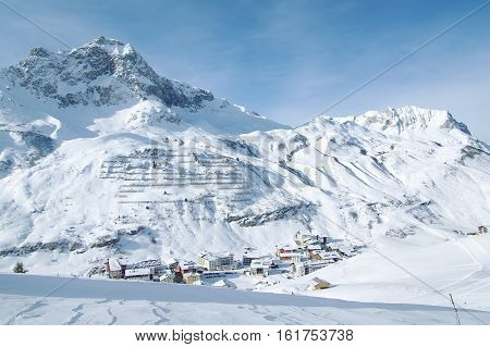 Snowy Peaks: Zurs am Arlberg snow fields