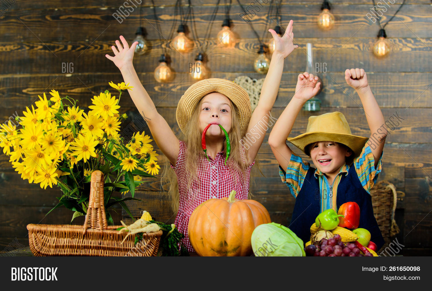 kids play cowboy hats