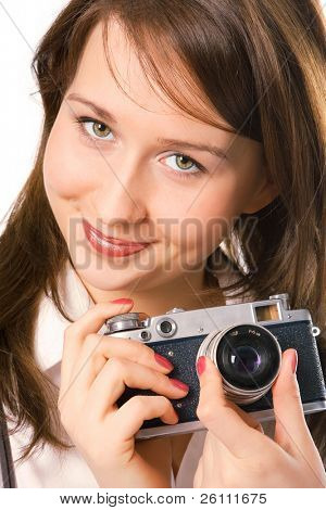 portret dziewczyny z aparatu fotograficznego na biały