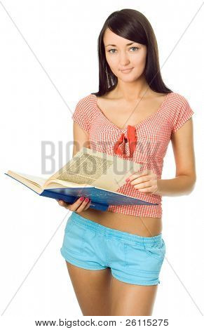 étudiante souriante avec livre isolé sur fond blanc