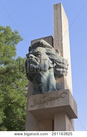 Evpatoria, Crimea, Russia - June 30, 2018: Monument To Writer Maxim Gorky In The Resort City Of Evpa