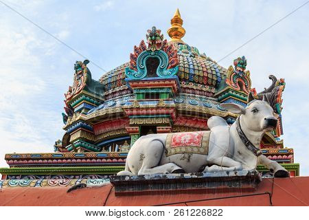 Sculpture, Architecture And Symbols Of Hindu Temple At Singapore , Sri Mariamman Temple, Singapore I