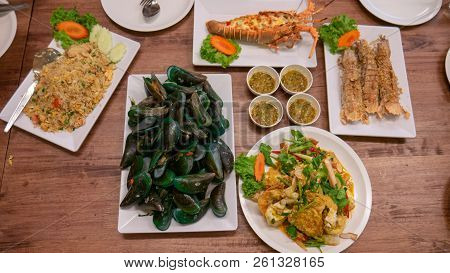 Perna Viridis, Crab Meat Fried Ric, Baked Prawn With Cheese, Fried Crayfish, Fried Crab With Curry P