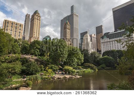 New York, Usa - Sep 24, 2018: Pond In The Central Park In Nyc. Central Park And Manhattan Skyline. M