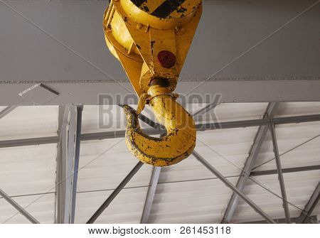 Swivel Electric Crane Hook For Overhead Crane In The Workshop