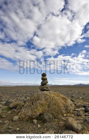 Varda je islandský vlastní a znamení pro bezpečnou cestu vpřed. Pro některé, to představuje Zen, f