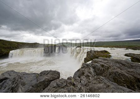 Wodospad Godafoss w Islandii jest jednym z najbardziej spektakularne wodospady Islandii. Wody 