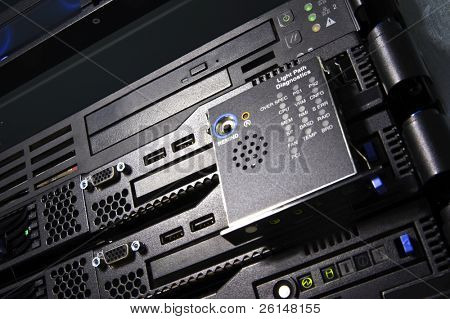 Server mit glänzend Lichtweg Bedienfeld-Diagnose