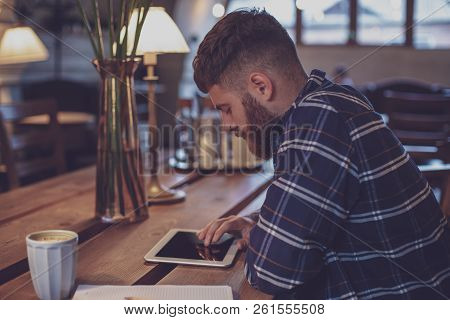 Freelancer Dressed In Casual Outfit Focus On Reading News And Lo