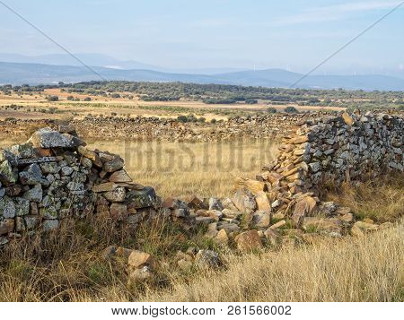 Collapsed And Crumbling Dry Stone Walls At The End Of The Village - Santa Catalina De Somoza, Castil