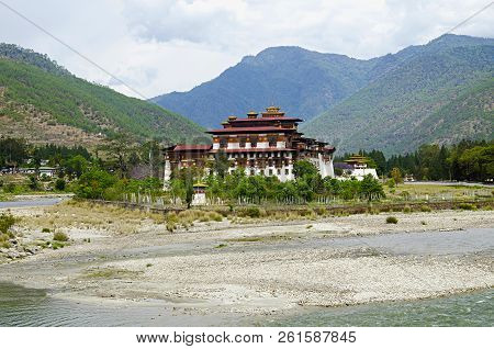 Pungtang Dechen Photrang Dzong Or Palace Of Great Bliss. Administrative Centre. Punakha Dzong, Bhuta