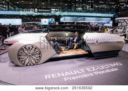 Paris - Oct 3, 2018: Renault Ez-ultimo Self-driving Luxury Lounge Concept Car Showcased At The Paris