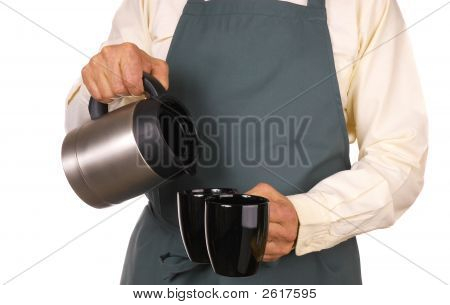 Nalévá kávu Barista