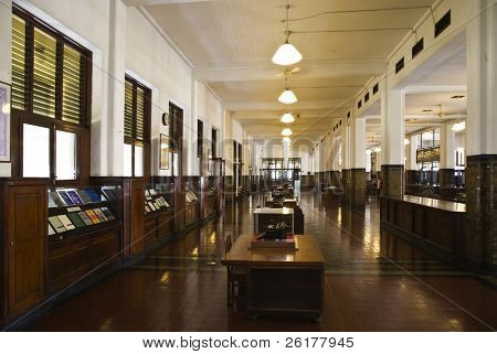 Colonial pankki interior