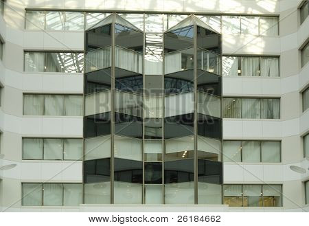 væg med to rækker af glas oriel af moderne luksus kommercielle og businesscenter