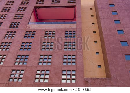 Rød og Orange Facade