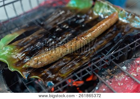 Roasted Or Grilled Thai Spicy Sausage (sai Aua)