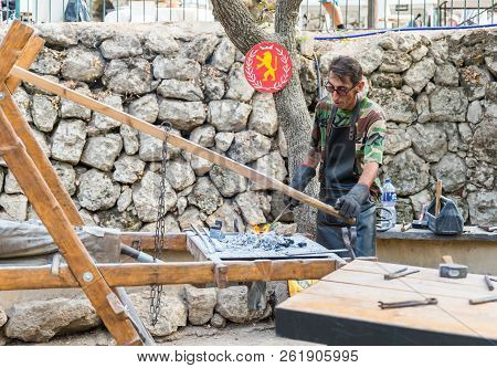 Jerusalem, Israel, September 29, 2018 : Blacksmith Shows His Work To Festival Visitors At The Annual