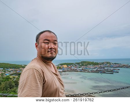 Asisn Fat Traveler Stand On Top Of  Khao Ma Jor Pier  With Idyllic Ocean Beautiful White Cloud Endle