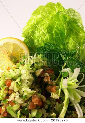 Insalata di stile arabo, servito con mezze